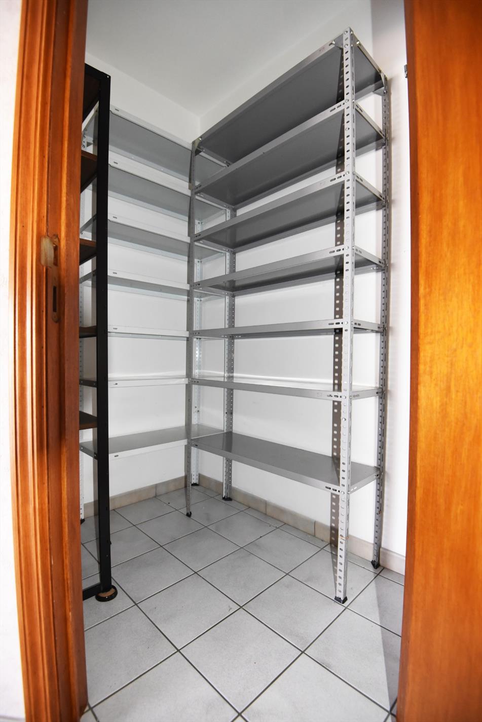 Gelijkvloers app. met 2 slpks, zonneterras en staanplaats nabij centrum Maldegem 