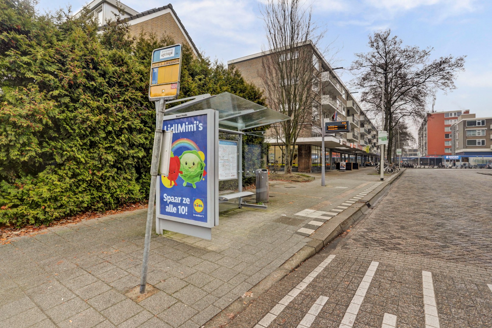 Instapklaar en verzorgd  3-(voorheen 4) kamer hoek- appartement op de tweede verdieping met 2 slaapkamers, 2 balkons, moderne keuken en is gelegen op eigen grond. 