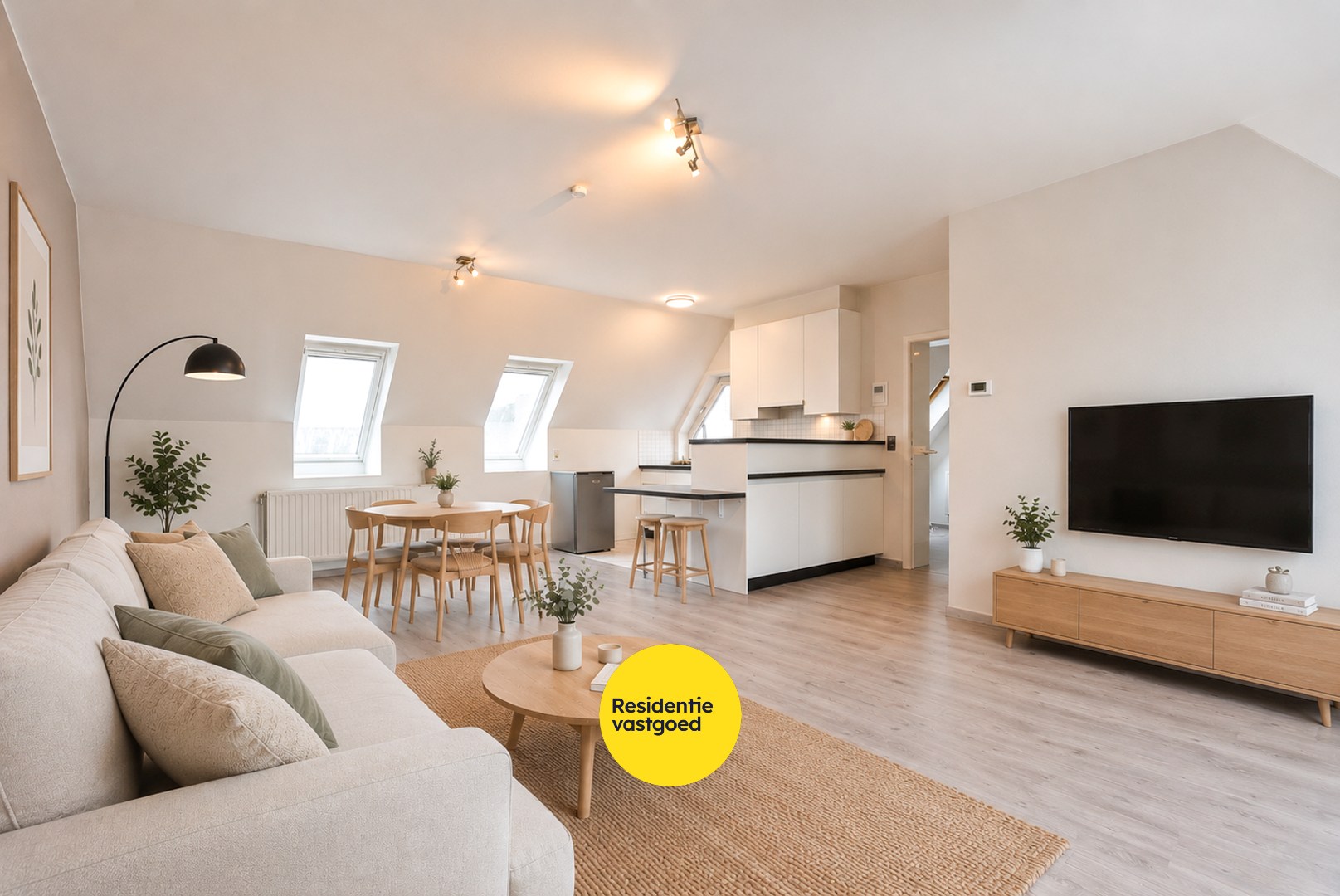 Instapklaar lichtrijk dakappartement in hartje Veurne (61m²) 