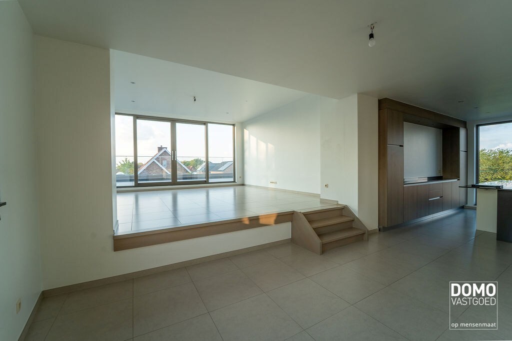 LUXE PENTHOUSE APPARTEMENT MET 2 TERASSEN, LIFT EN ONDERGRONDSE AUTOSTANDPLAATS IN HASSELT. 
