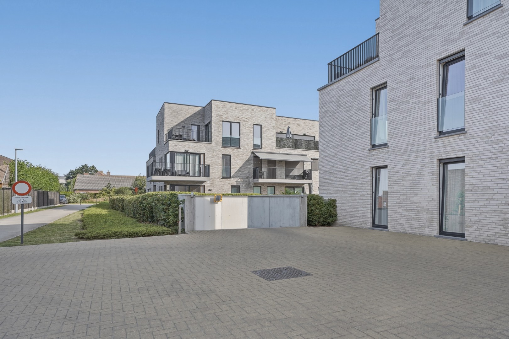Prachtig instapklaar appartement met terras, groen zicht en autostaanplaats 