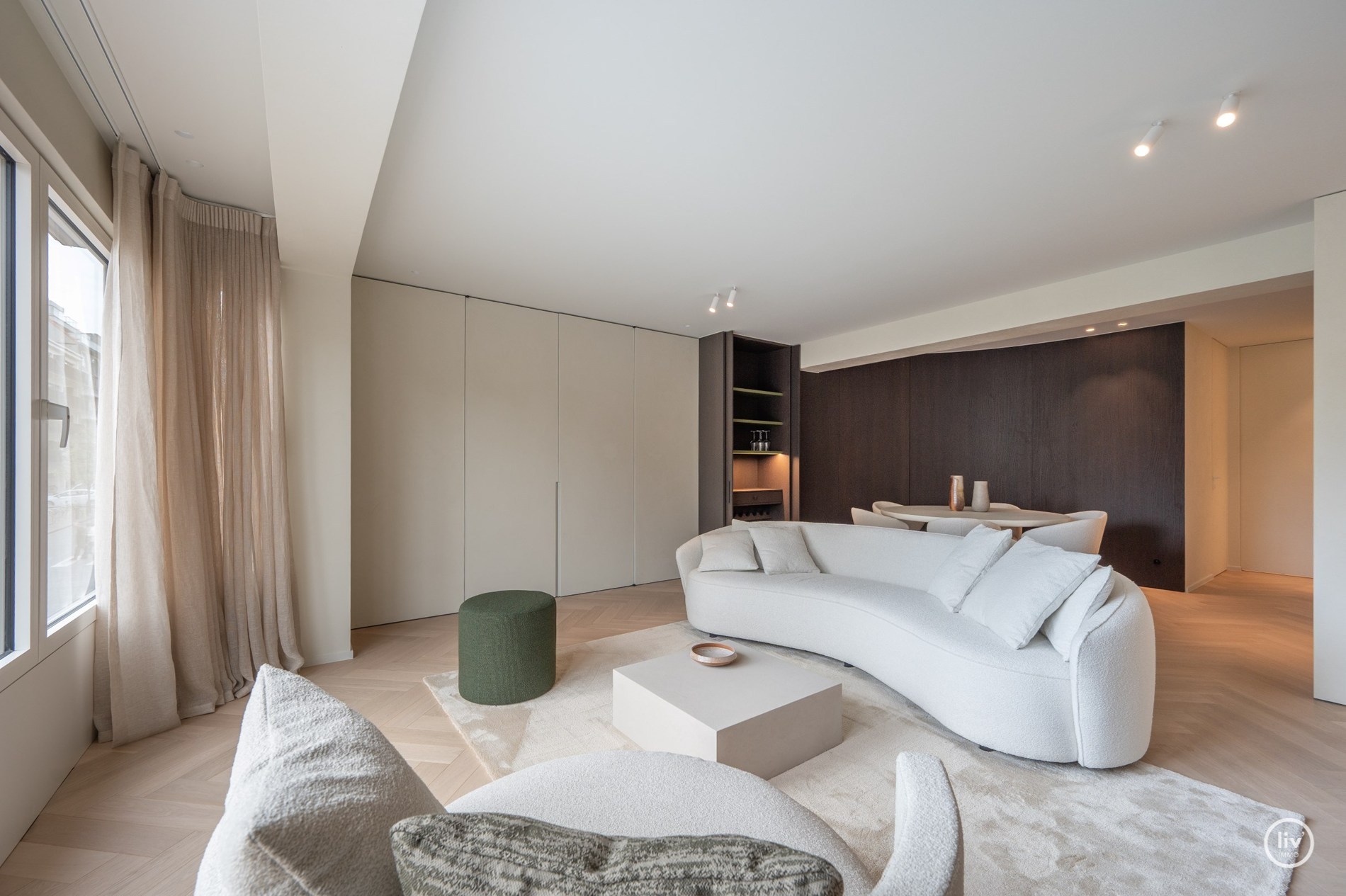 Magnifiek gerenoveerd appartement van 150 m² met open zicht op de Heilighartl kerk – Dumortierlaan, Knokke 