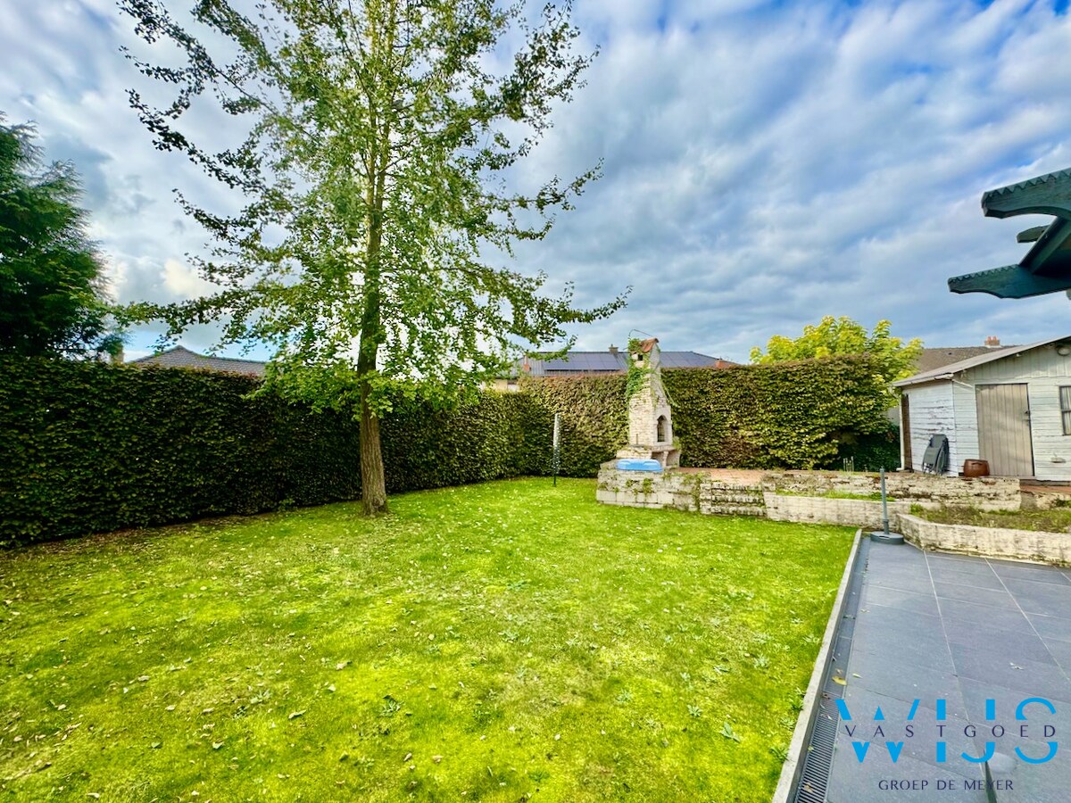 Ruime gezinswoning met 5 slaapkamers te Zelzate! 