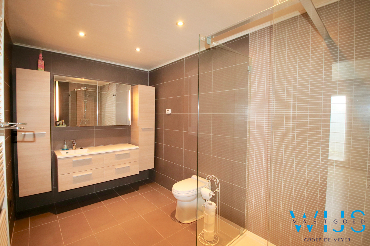 Uitzonderlijk ruim woonhuis te Kluizen/ Evergem! 