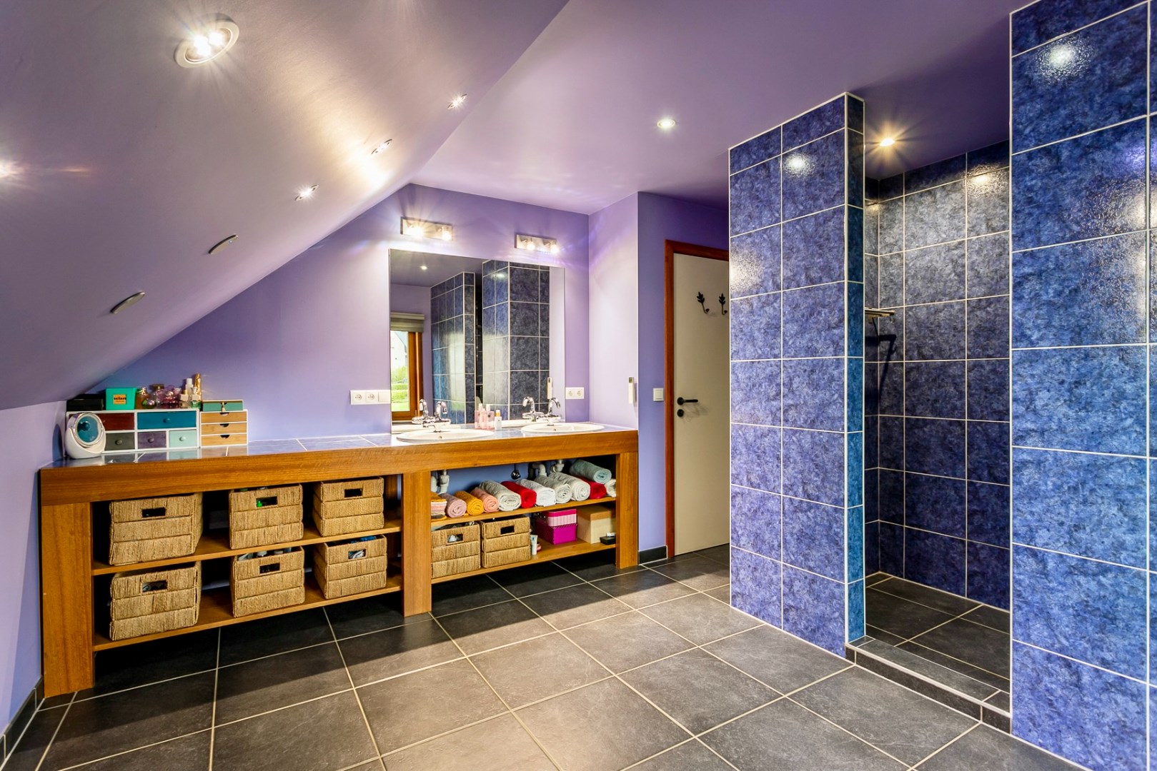 Instapklare woning met 3 slpks, garage, carport en tuin 