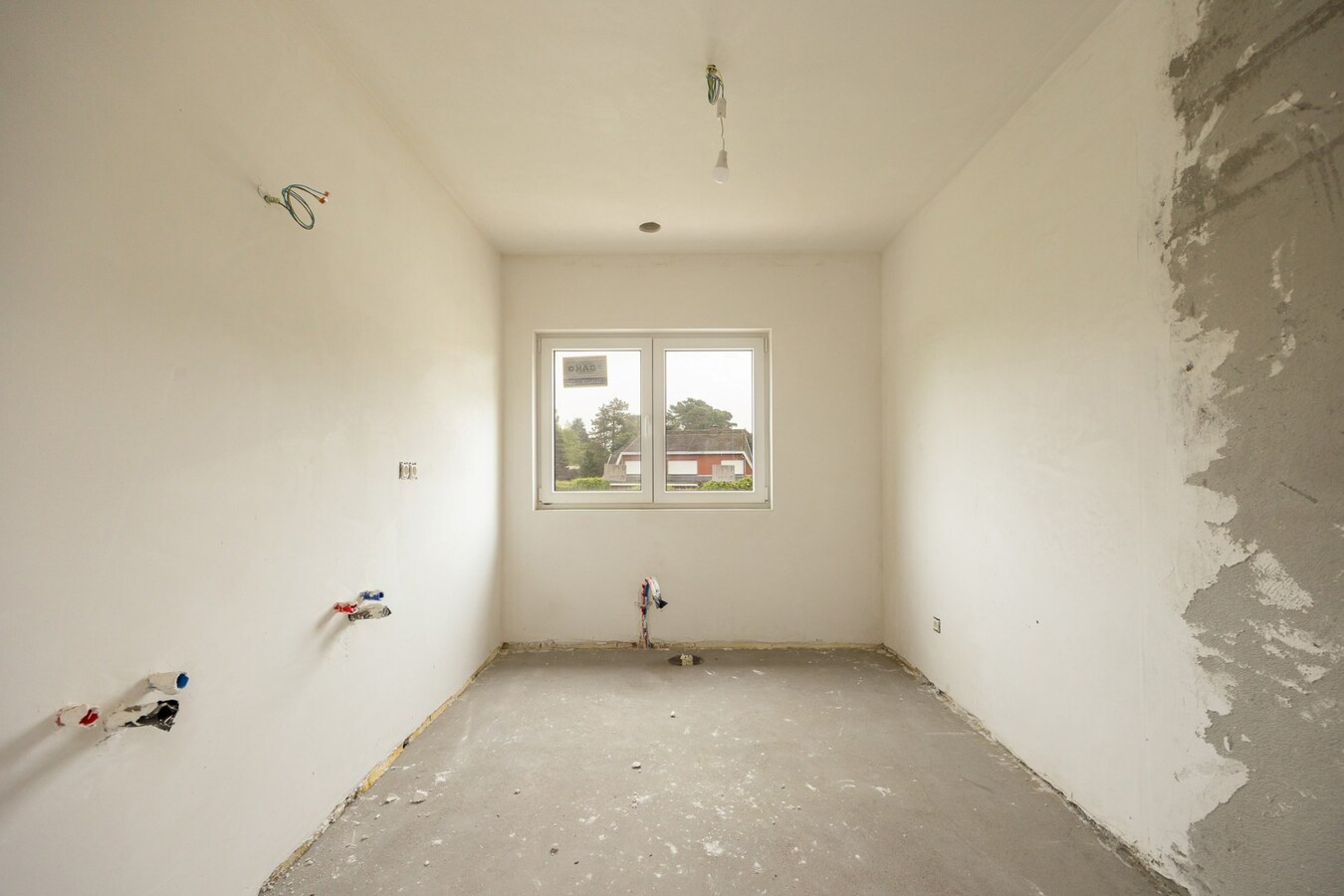 Vernieuwbouwwoning met ruim nieuwbouwmagazijn van 155 m² 