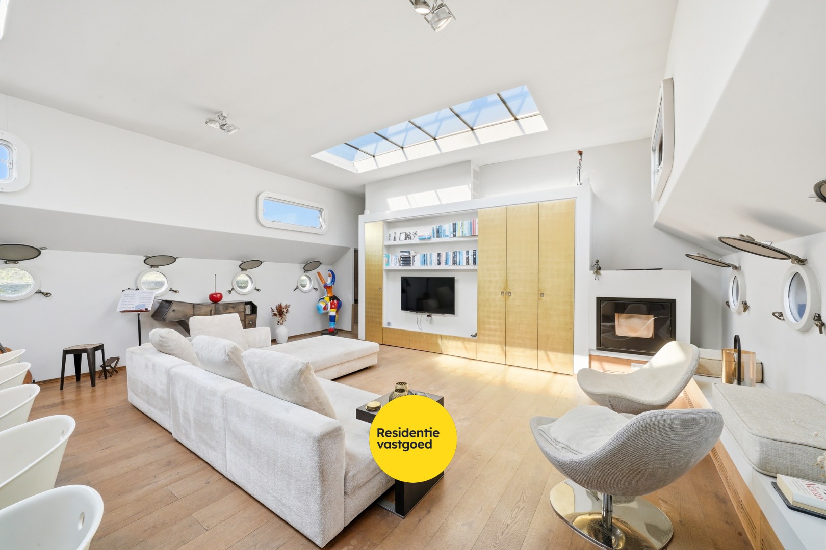 Unieke woonboot met B&amp;B en vergunde ligplaats in Plassendale 