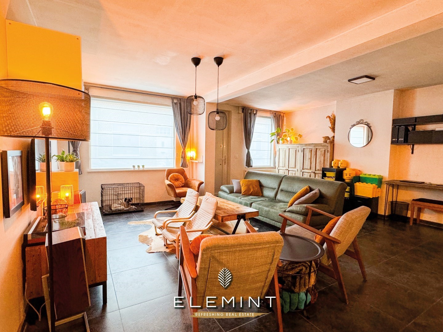 Gezinswoning met aanpalende magazijn en mooie tuin 