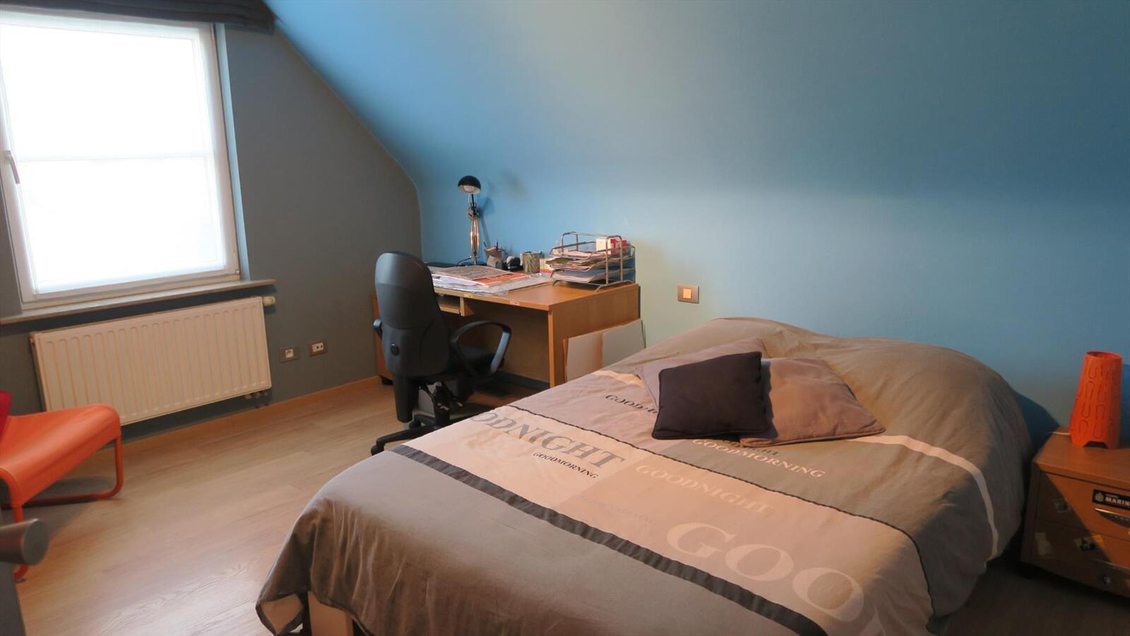 Uitstekend gelegen villa met grote zongerichte tuin 