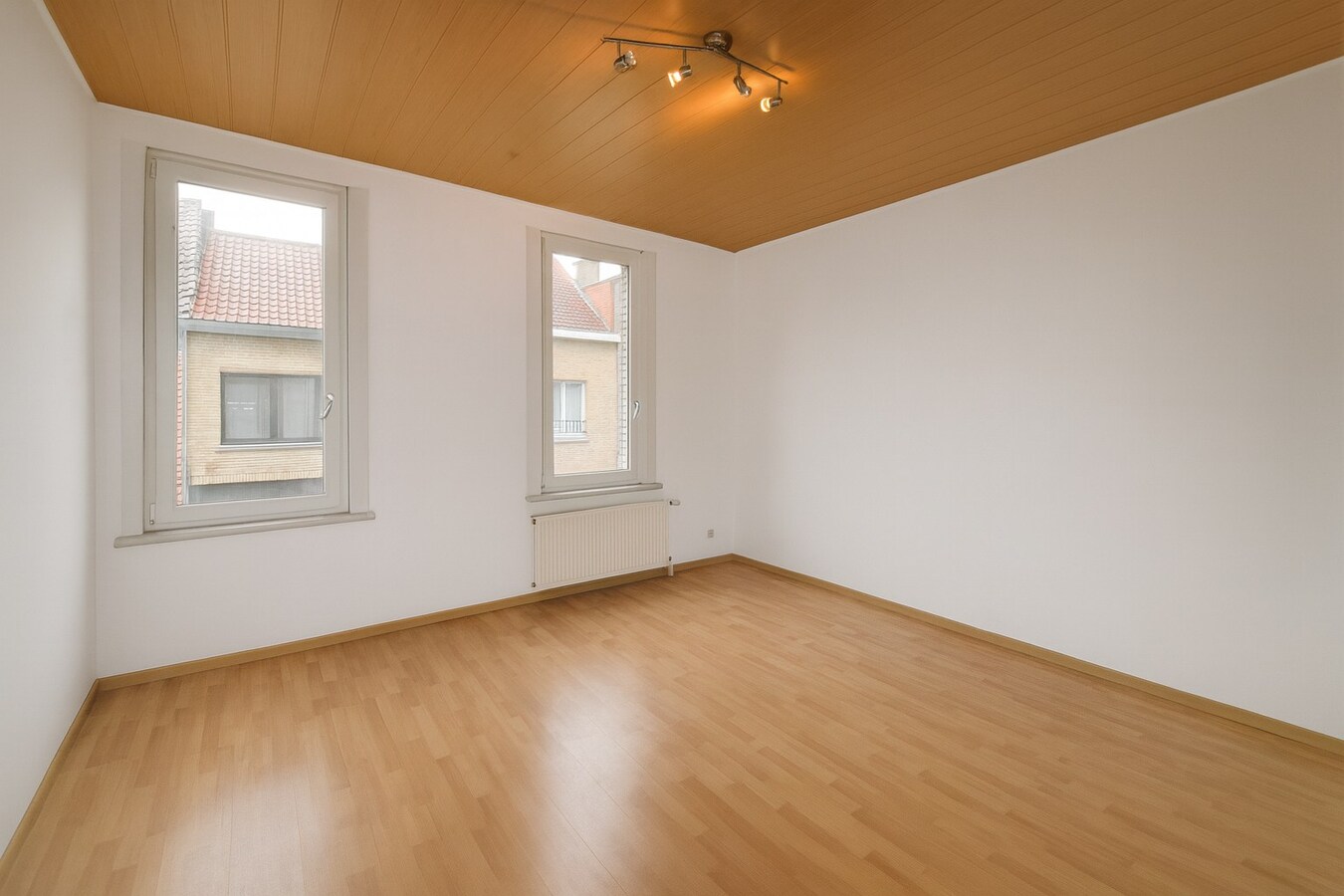 Te koop: Charmante centraal gelegen stadswoning met vijf slaapkamers in hartje Sint-Niklaas! 