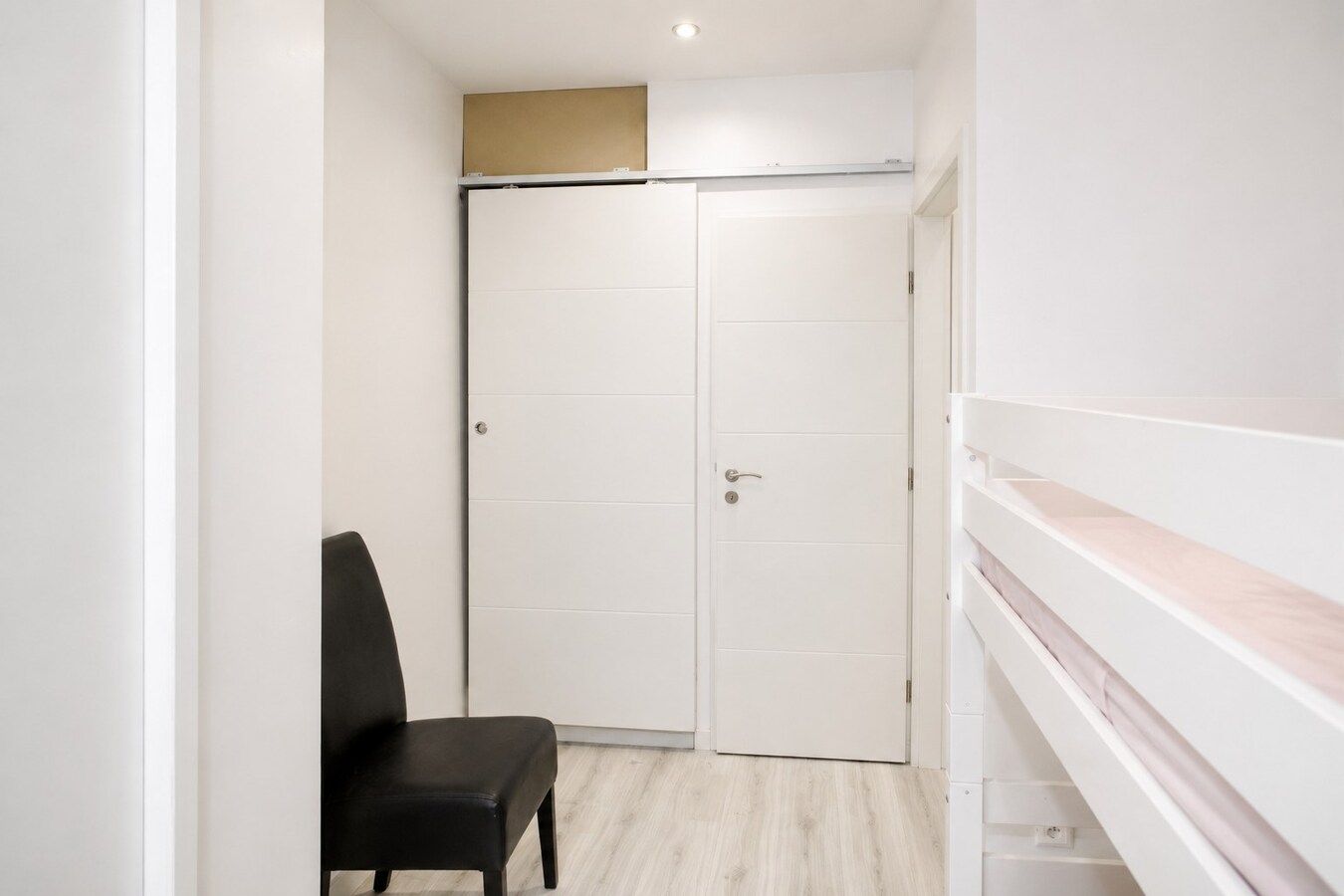 Instapklare woning in het hart van Sint-Niklaas met 5 slaapkamers en inpandige garage 