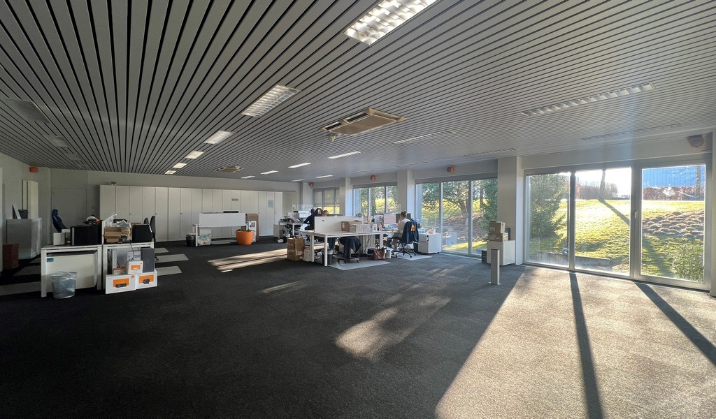 Bedrijfspand te koop in industriezone Klein Frankrijk in Ronse