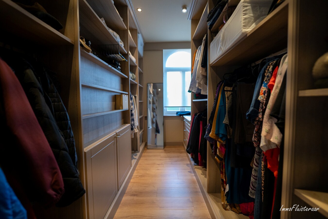 Karakteristieke villa met paardenaccommodatie op ca. 9.680 m2 te Tisselt (Willebroek) 