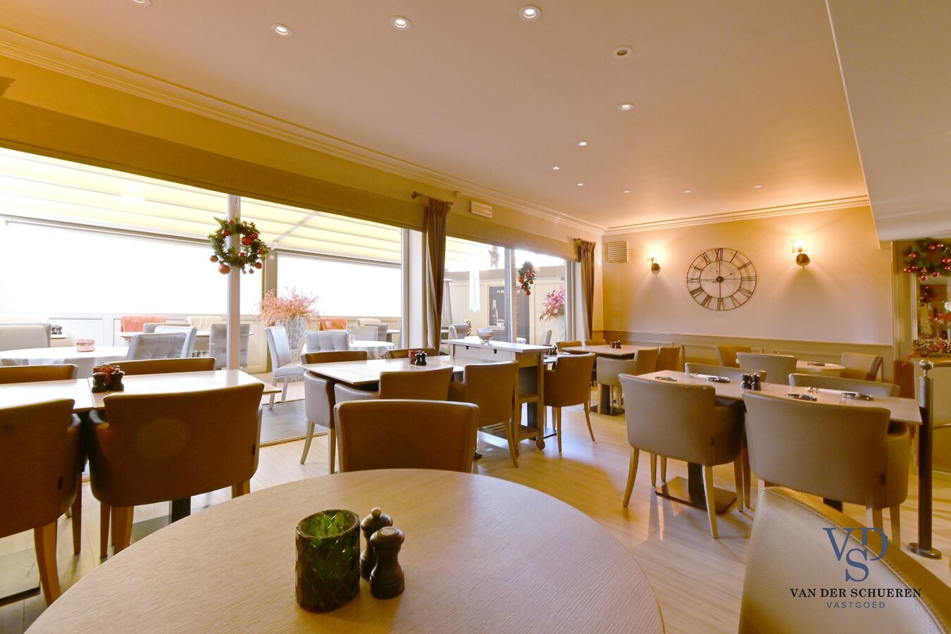 Multi-functionele eigendom op topligging. 