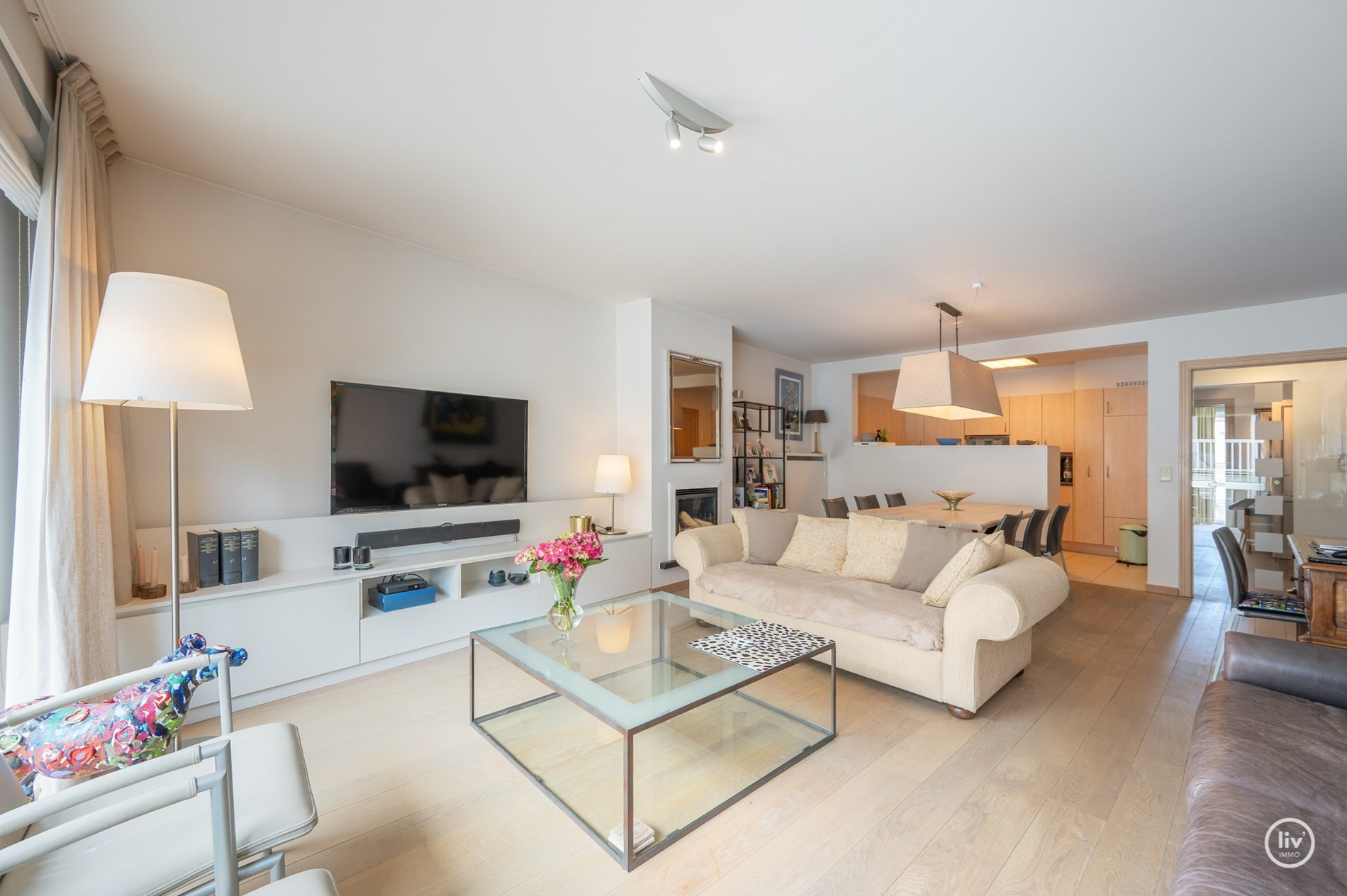 Aangenaam, ruim (101m2) appartement met 2 slaapkamers gelegen in het mussenpad te Knokke. 