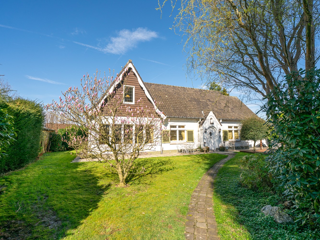 Statige villa in het centrum van Dilbeek 