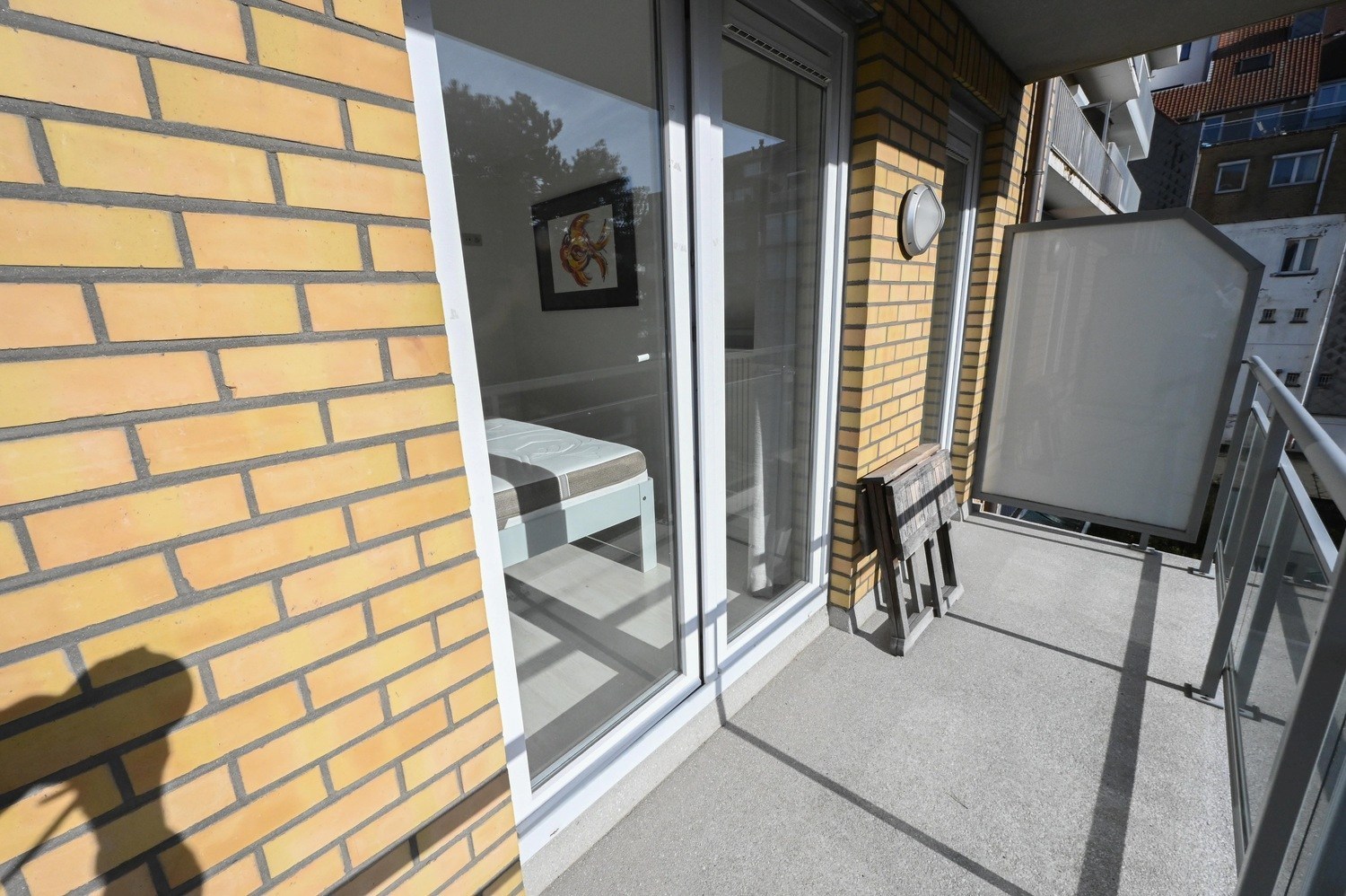 GEMEUBELD - Super gelegen en perfect onderhouden appartement, gelegen in de Van Bunnenlaan. 