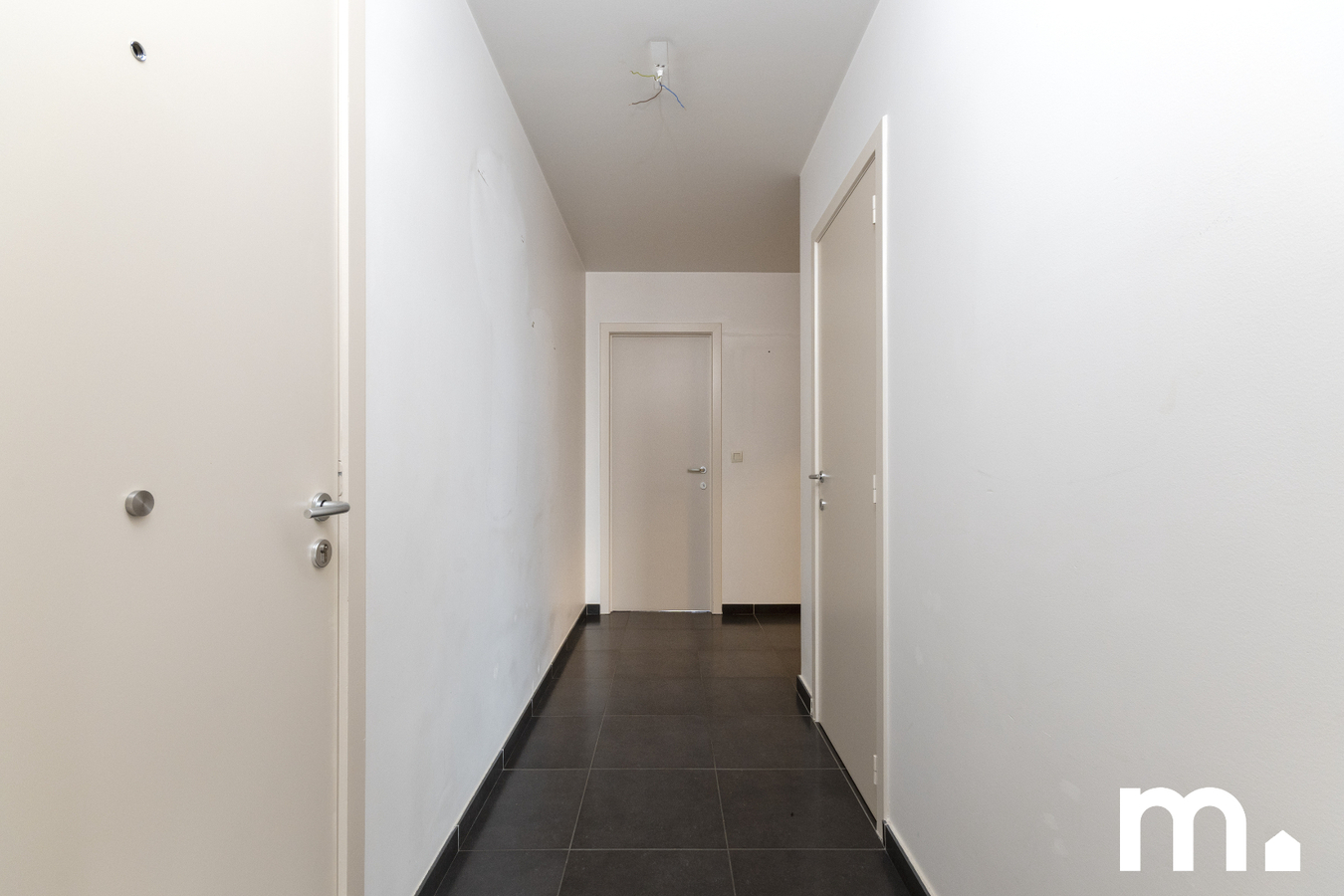 Instapklaar appartement met garage en privé parkeerplaats te koop in Roeselare ! 