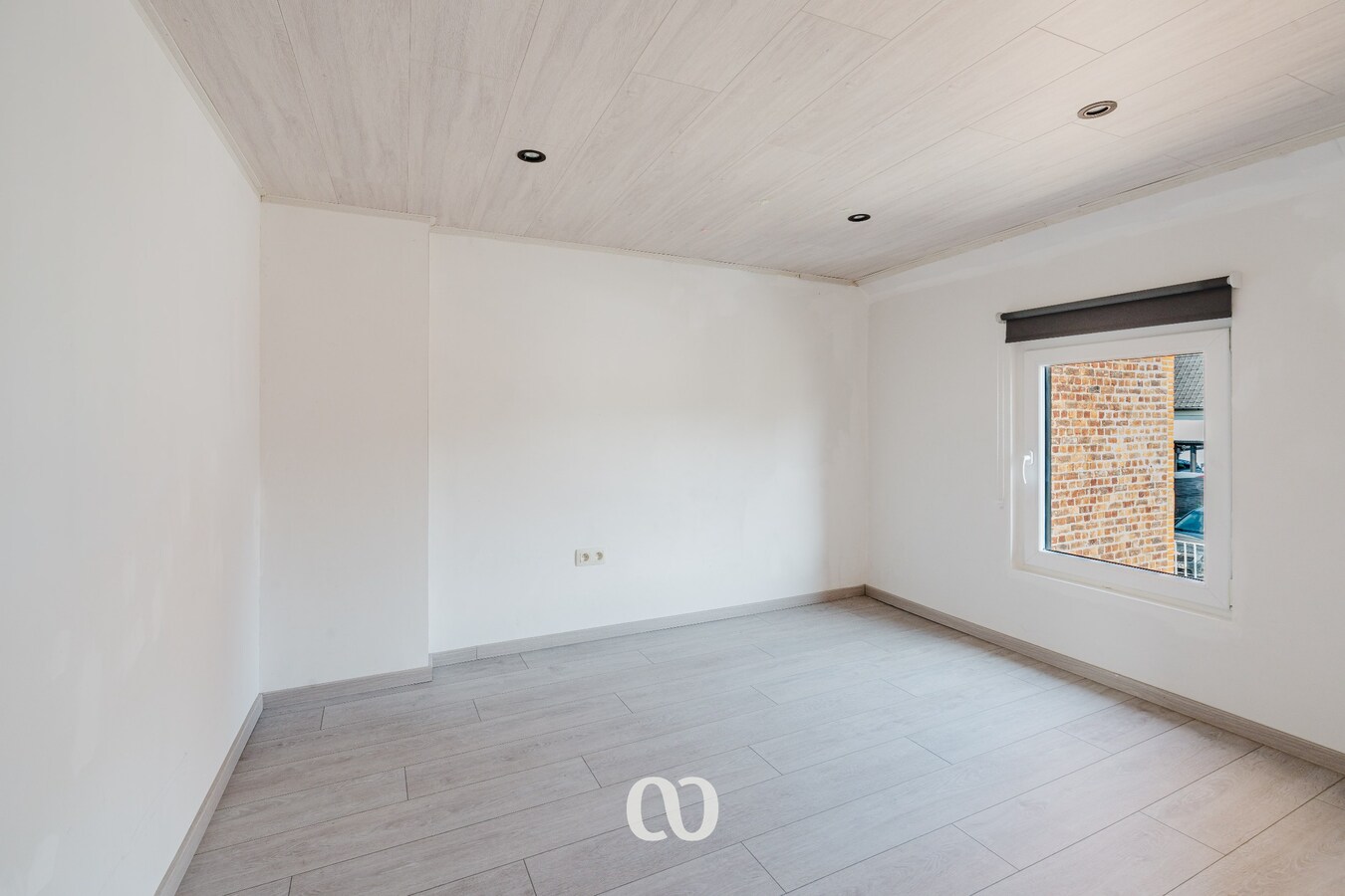 Instapklare gerenoveerde woning met ruime aanbouw en grote tuin in Brakel 
