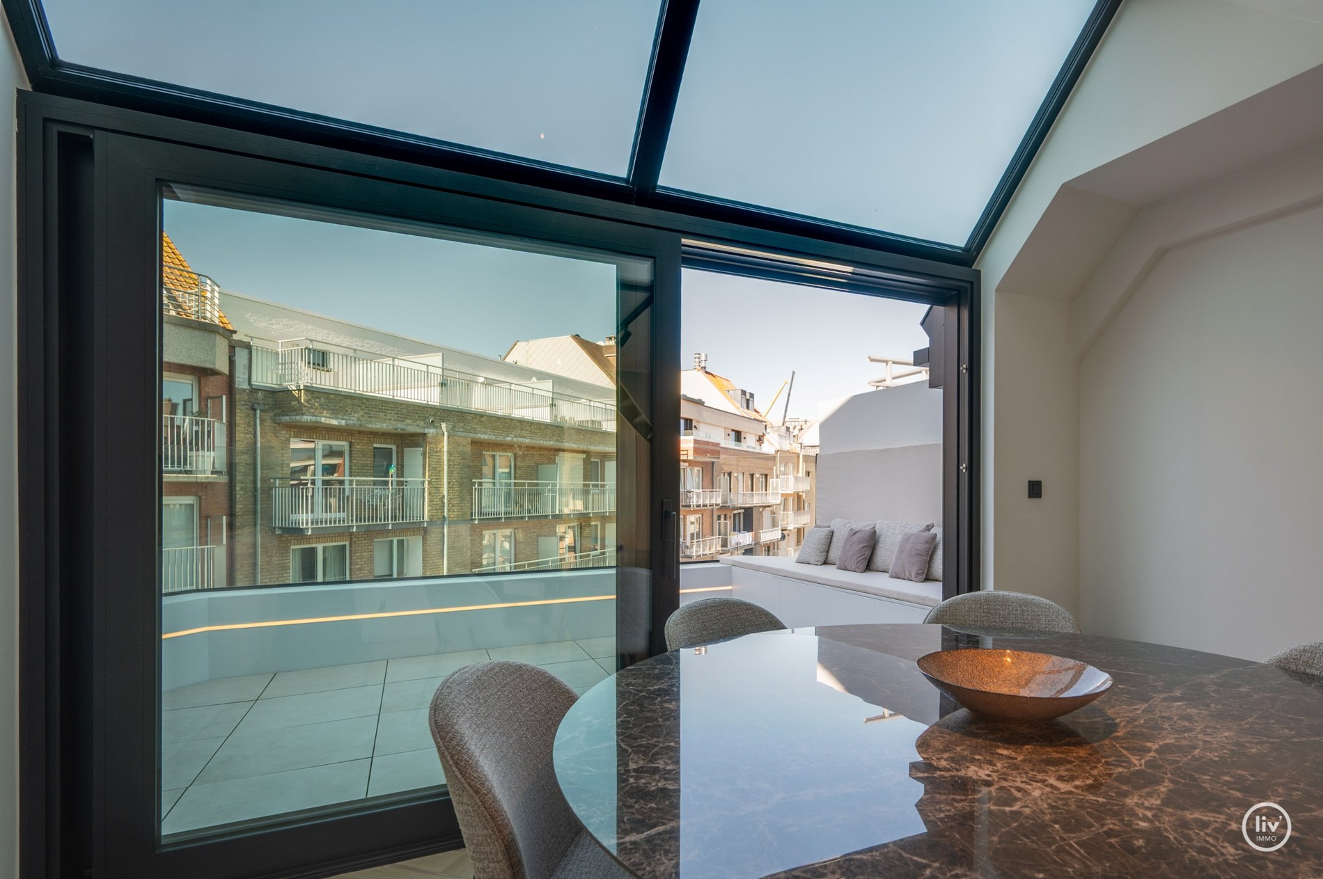 Uitzonderlijk luxueus afgewerkte duplex met royale terrassen, op topligging te Dumortierlaan. Hier werd over elk detail nagedacht 