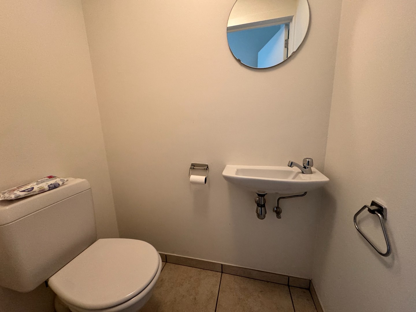 Appartement op de eerste verdieping met terras en garage te Zulte. 