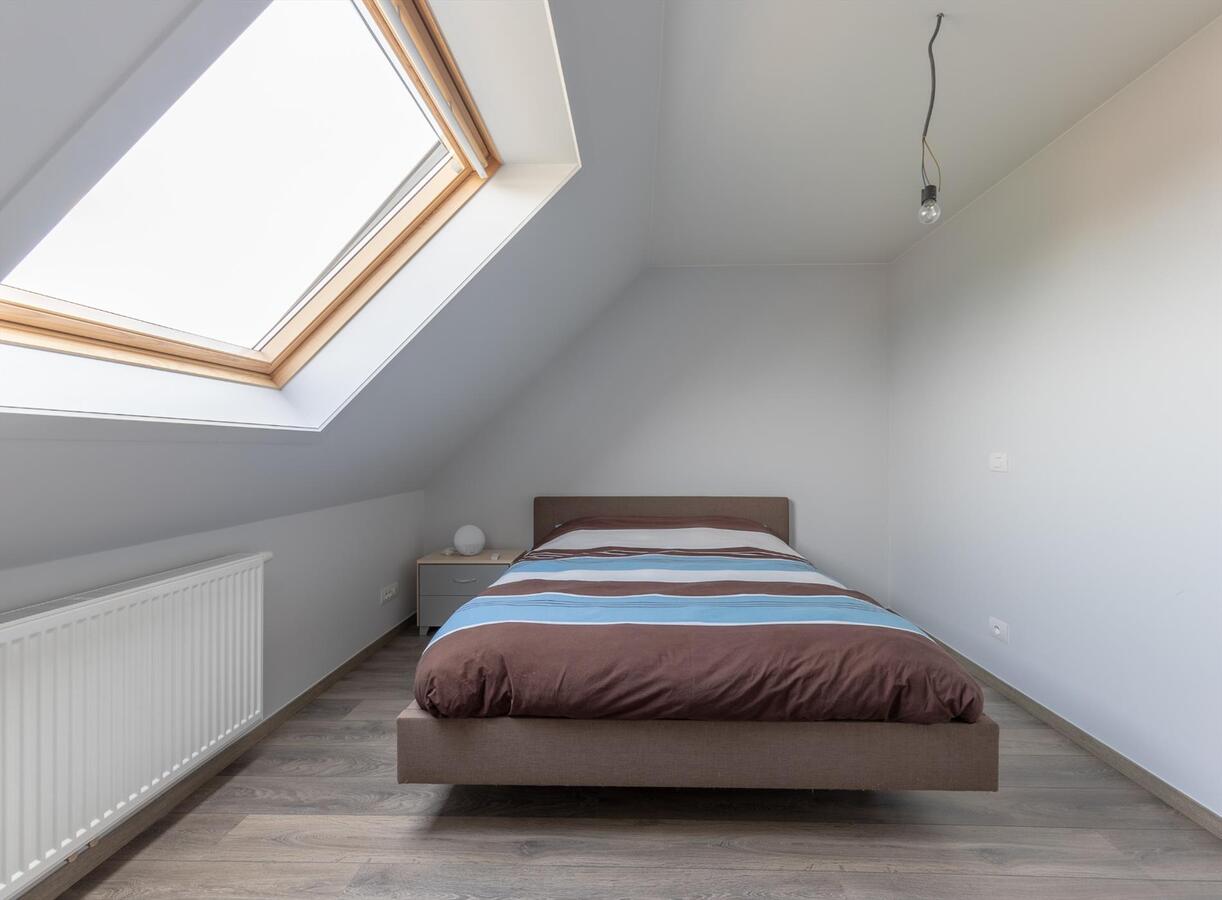 Zeer ruime woning met bijzonder veel licht én luxe  !    IDEAAL VOOR GROOT GEZIN !! 