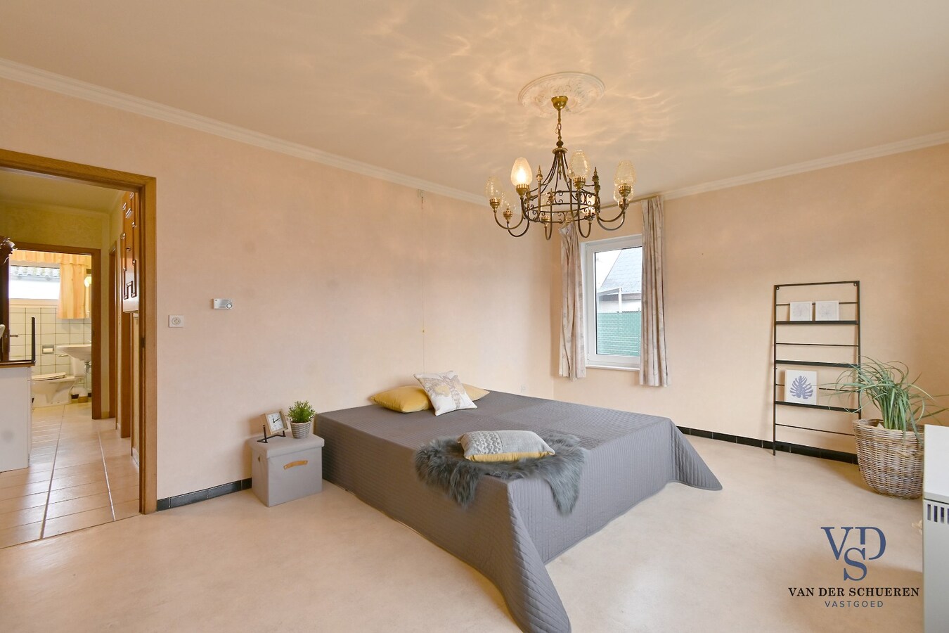 Bungalowwoning met afzonderlijke loods 