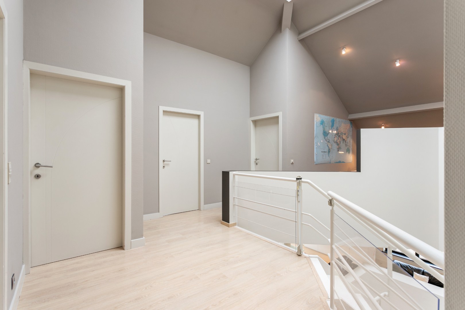 Instapklare villa te Heikruis, 4 slpks, bureau, dubbele garage en ruime tuin 