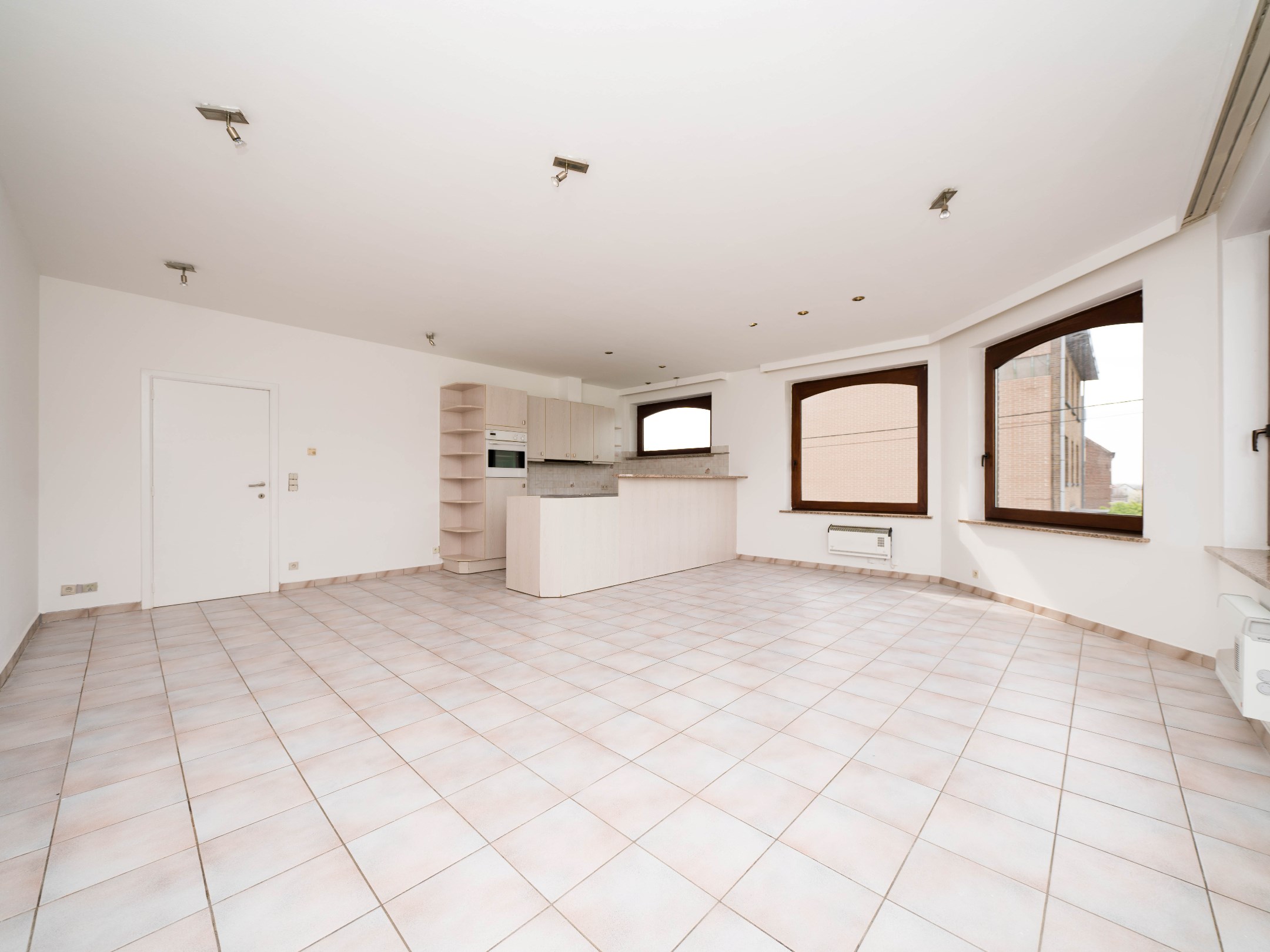 Ruim (102m²) 2-kamer appartement in kleinschalig gebouw 