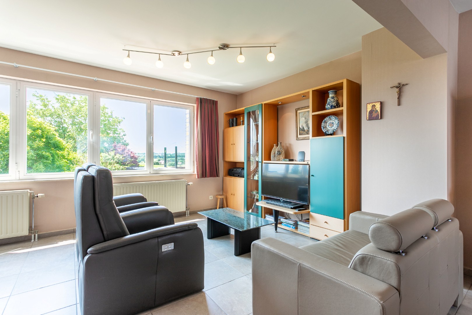 Verzorgde 3-gevelwoning met 3 slpk en tuin te Halle 