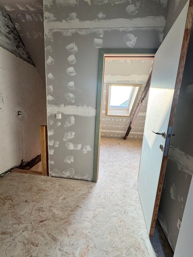 Woning met 4 slaapkamers en parkeerplaatsen te Gistel 