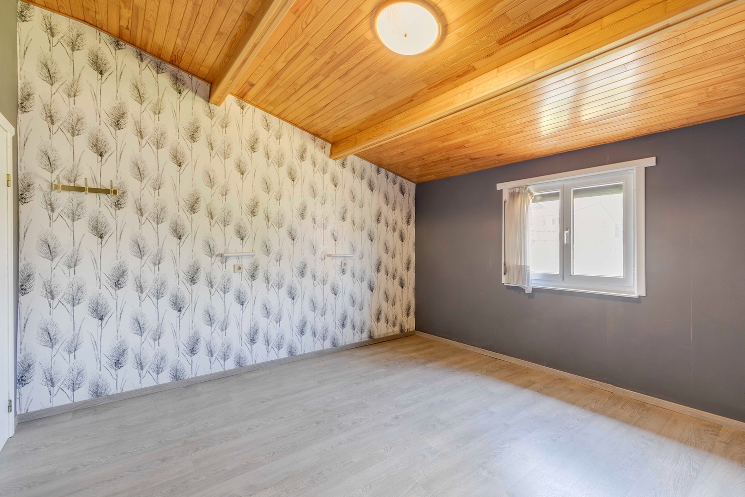 Centraal gelegen op te frissen gezinswoning gelegen op fietsafstand van het centrum van Zulte 