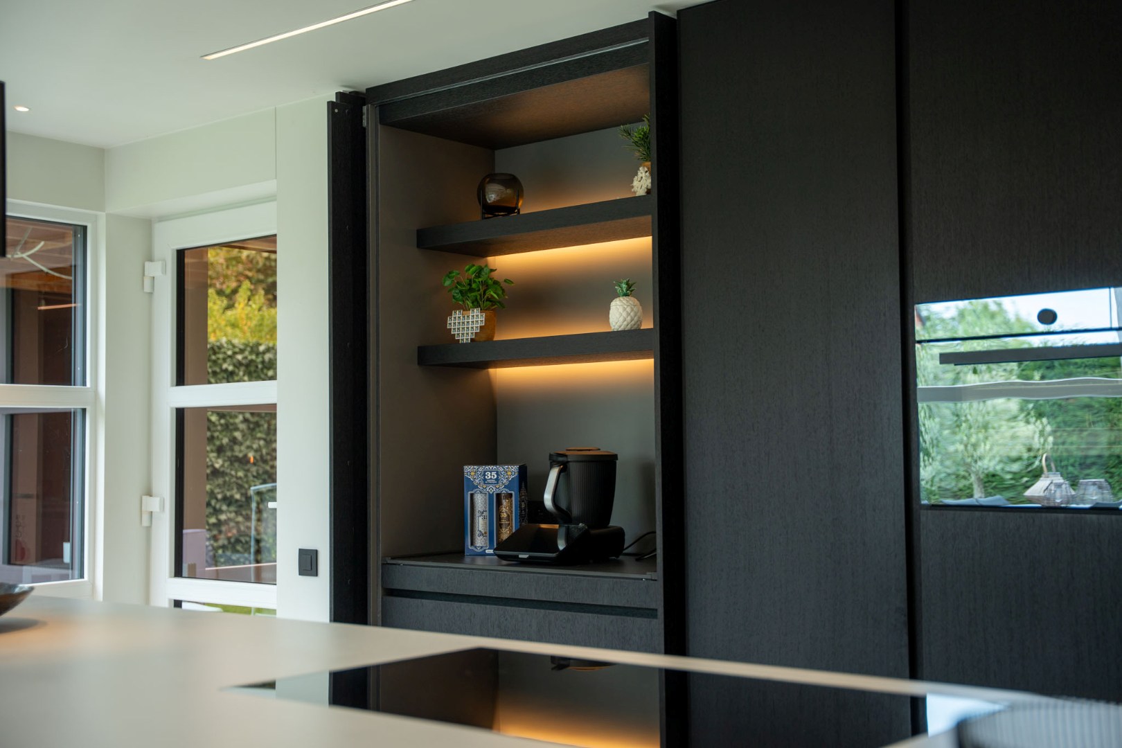 Verrassend luxueus afgewerkte woning met tuin en garage 