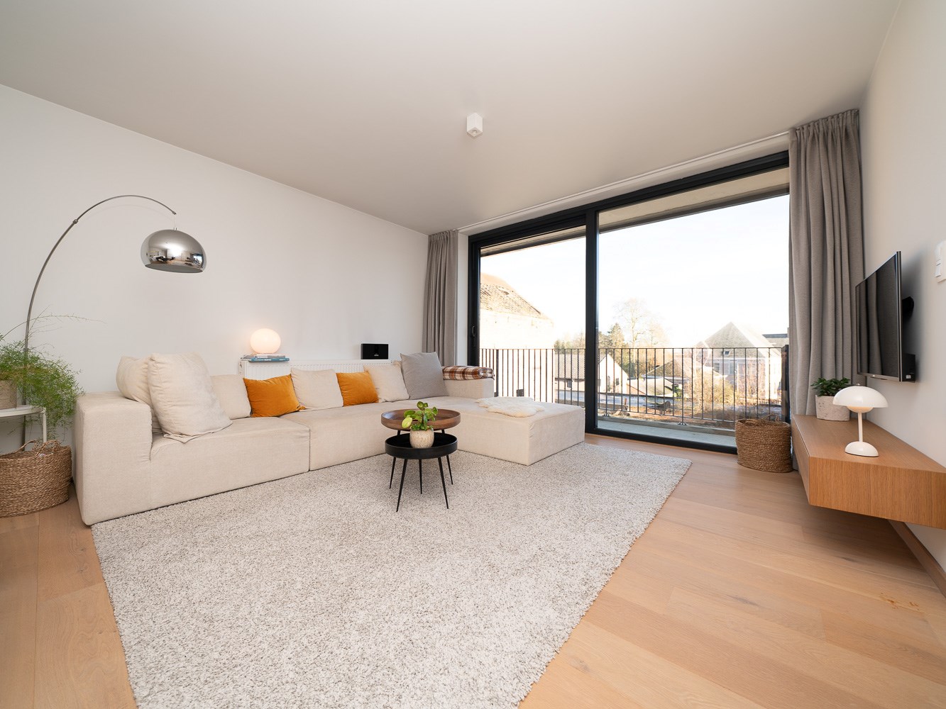 Recent 2-kamer appartement met terras, parking en kelder 