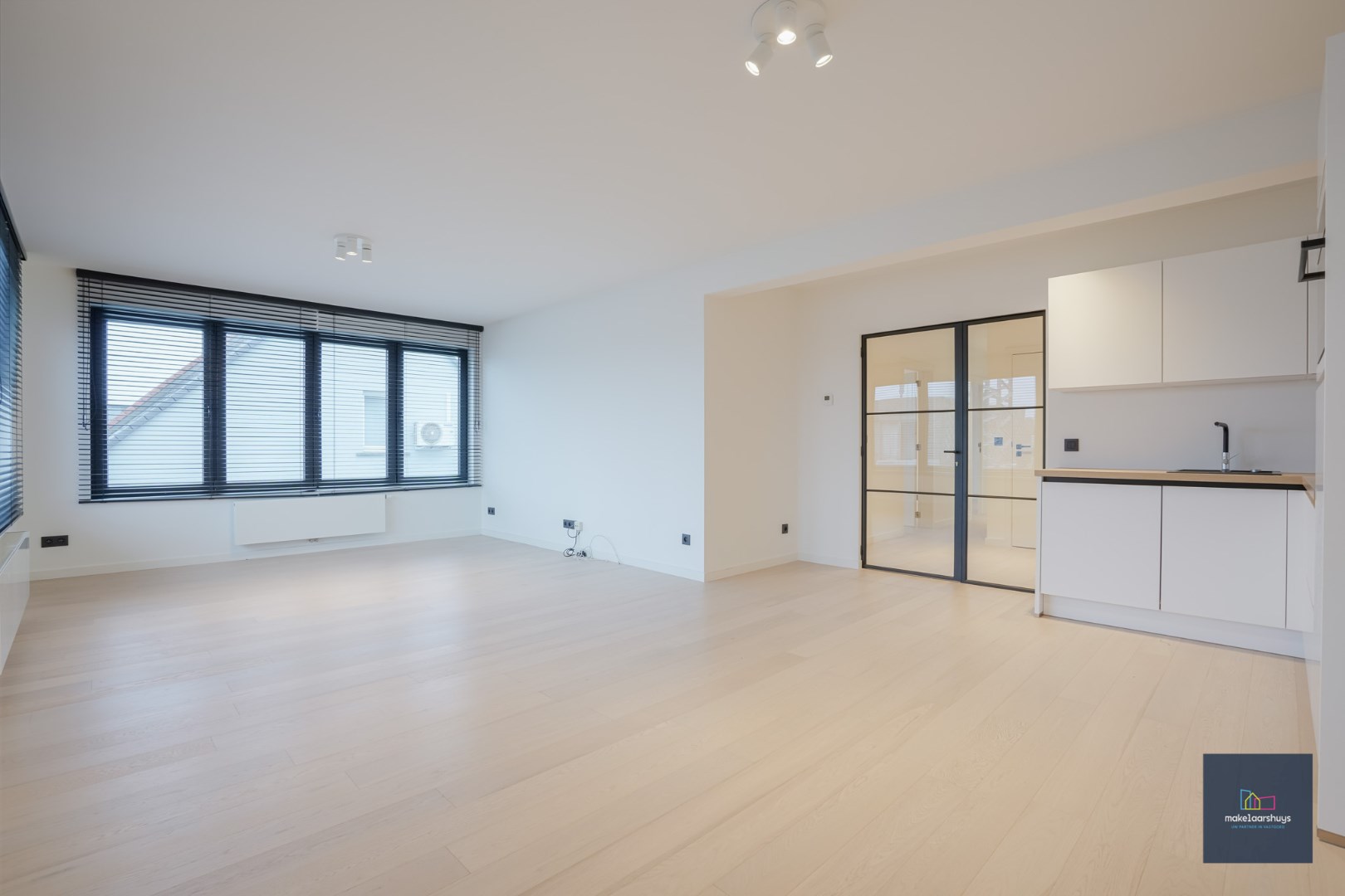 Instapklaar 3slp. app. met garage. 