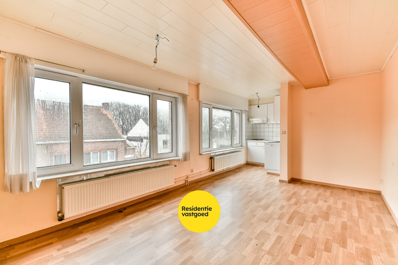 Te renoveren appartementsgebouw met loods op 1.131 m² 