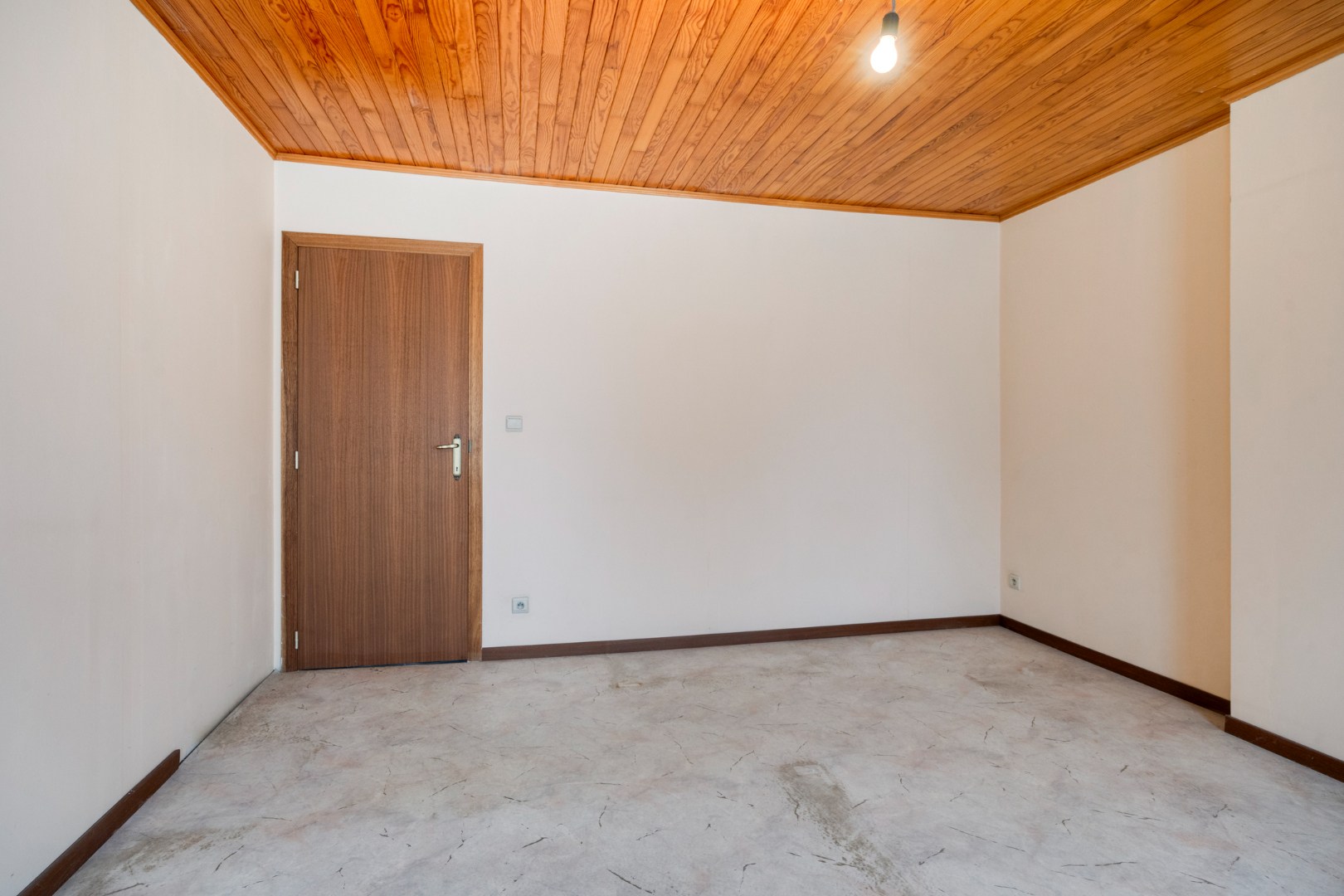 Ruime woning met ruime tuin en garage op een perceel van 802m² in Holsbeek – EPC 280 kWh/m² - bewoonbare opp. 243 m² 