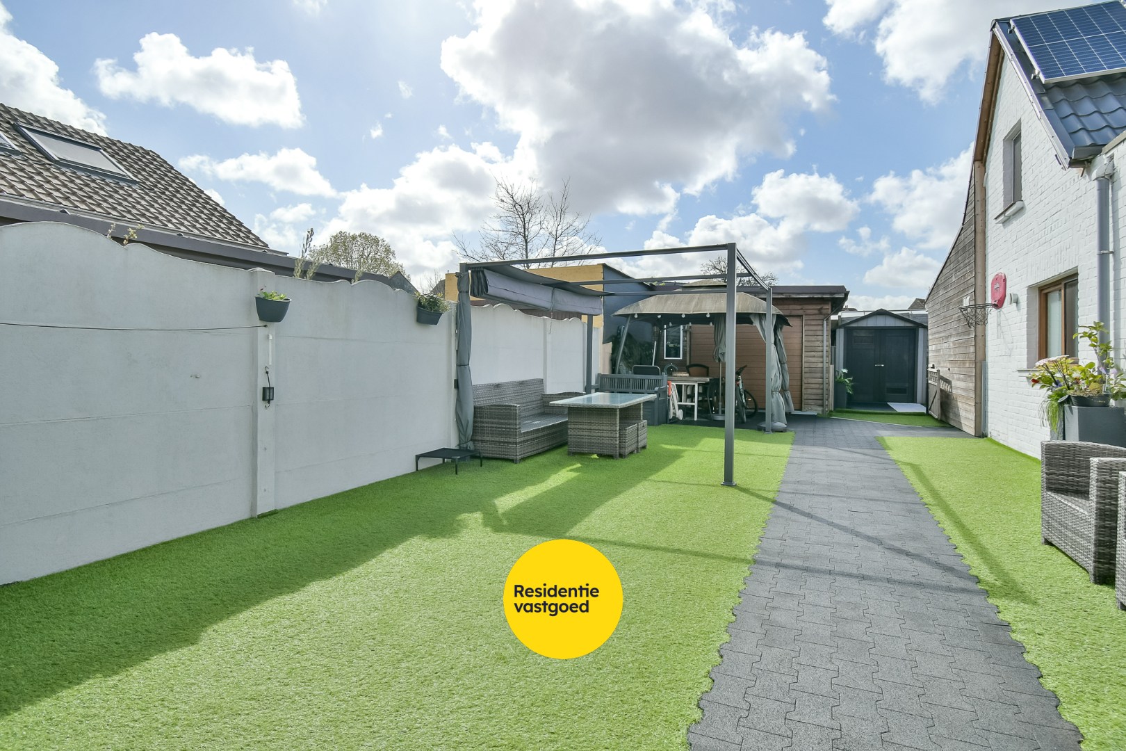 Halfopen woning met verhuurde buitenunit – extra inkomsten vanaf dag één! 