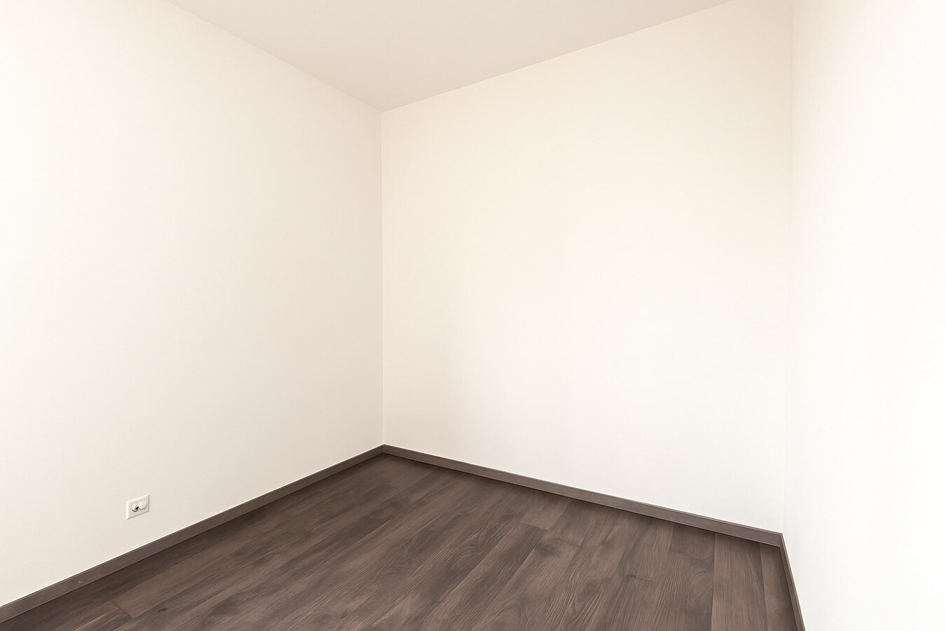 Klaar om te betrekken: Moderne stadswoning met tuin te koop in Sint-Niklaas! 