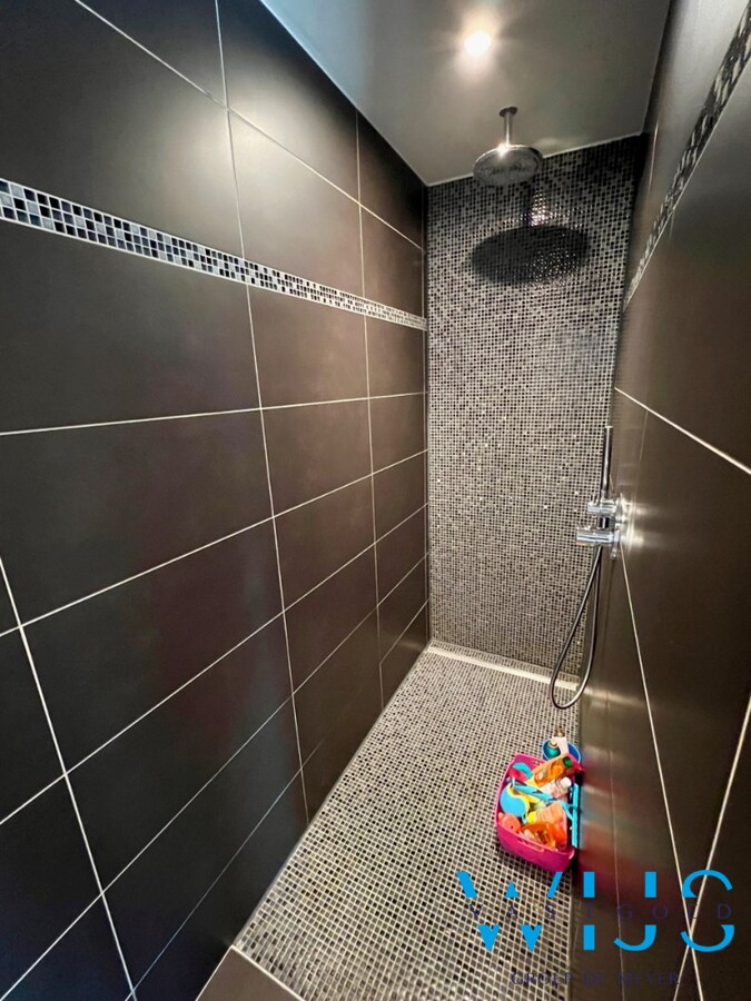 Mooie tijdloze en centraal gelegen open bebouwing 