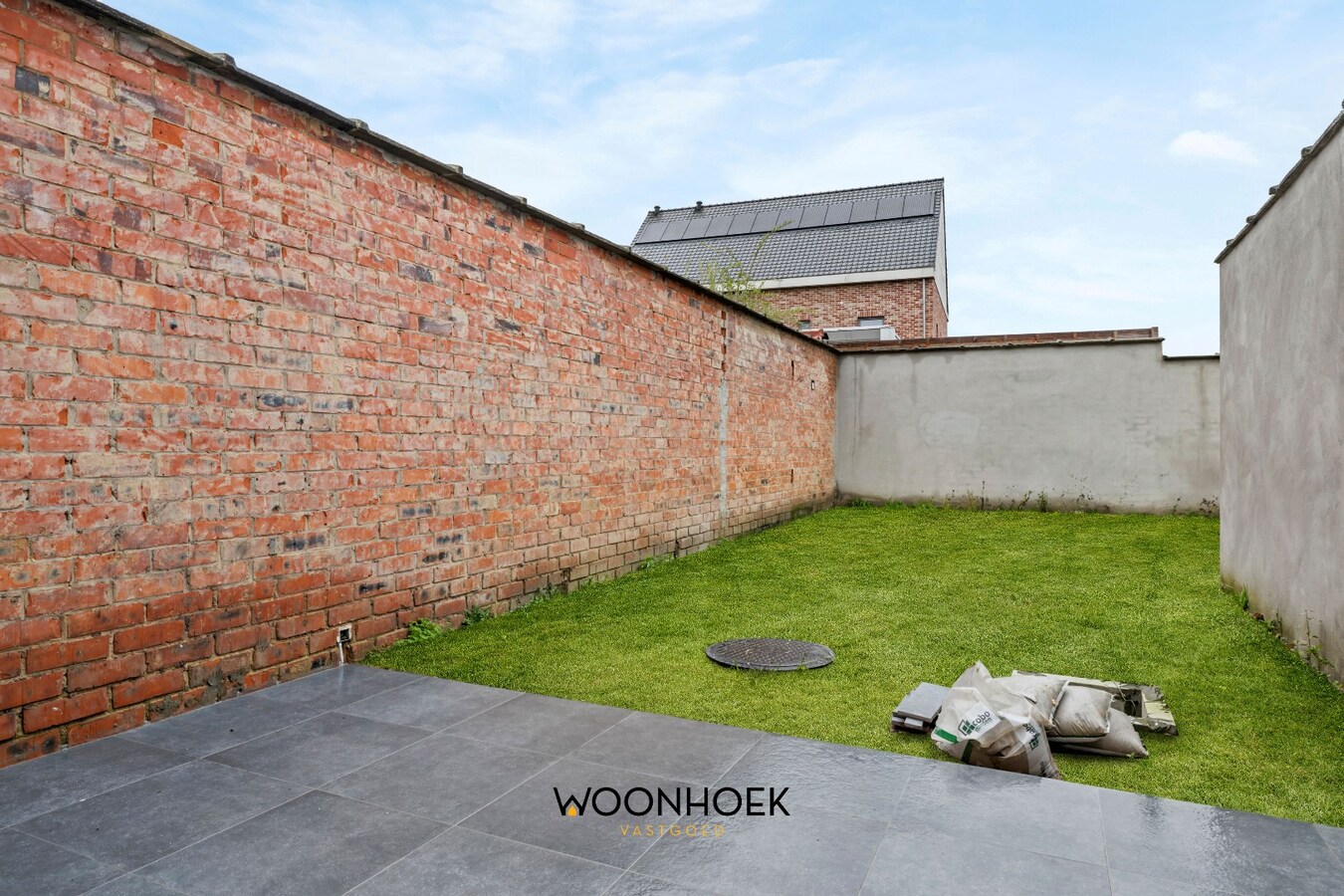 Gerenoveerde, 6-slpk woning, zonnige tuin en 2 bdkms te Sint-Niklaas! 