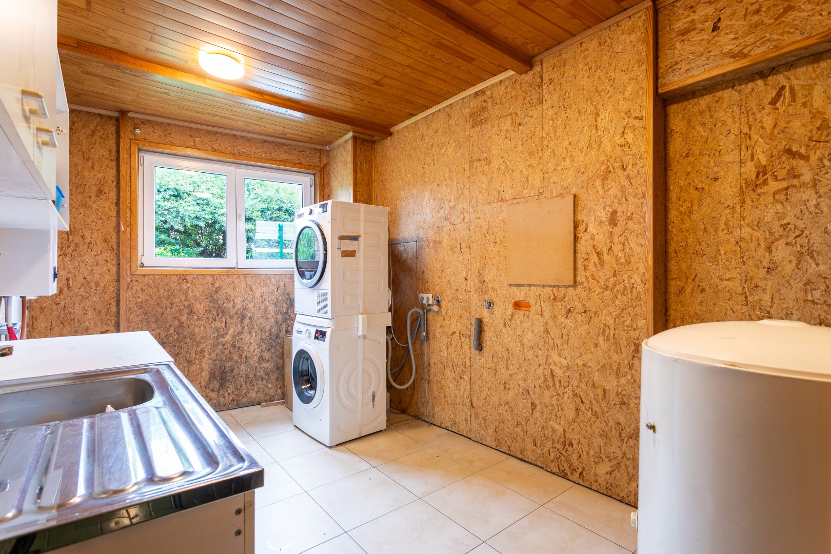Unieke eigendom met twee woningen op een ruim perceel van 3.130 m² te Galmaarden 