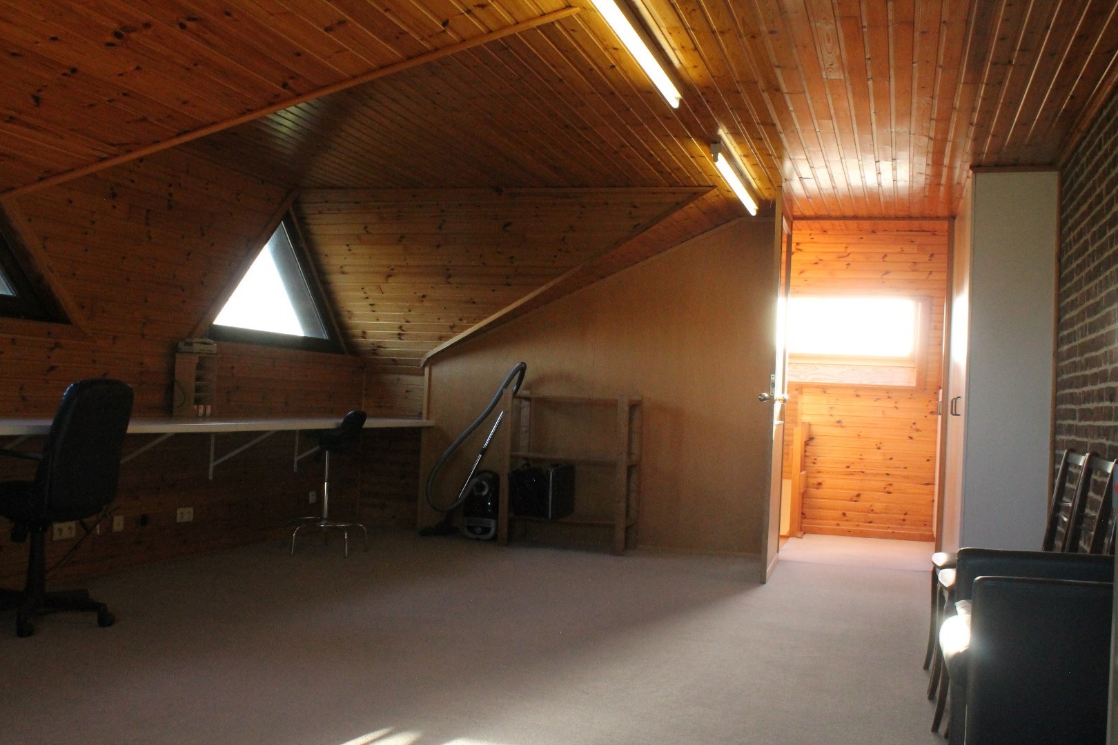 Commerciële ruimte van 134 m² met bijhorende parkingplaatsen 