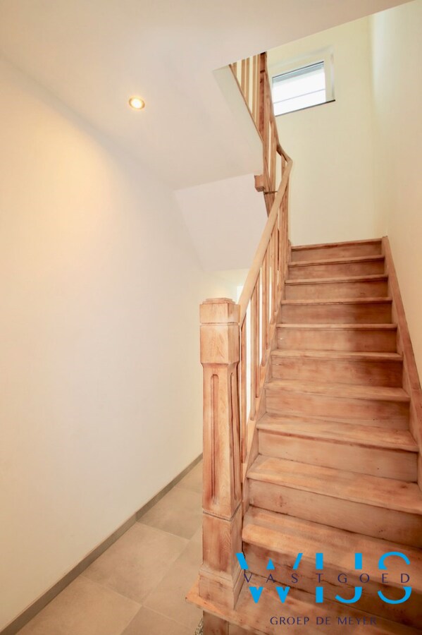 Volledig gerenoveerd woonhuis op 750m² in hartje Ertvelde ! 