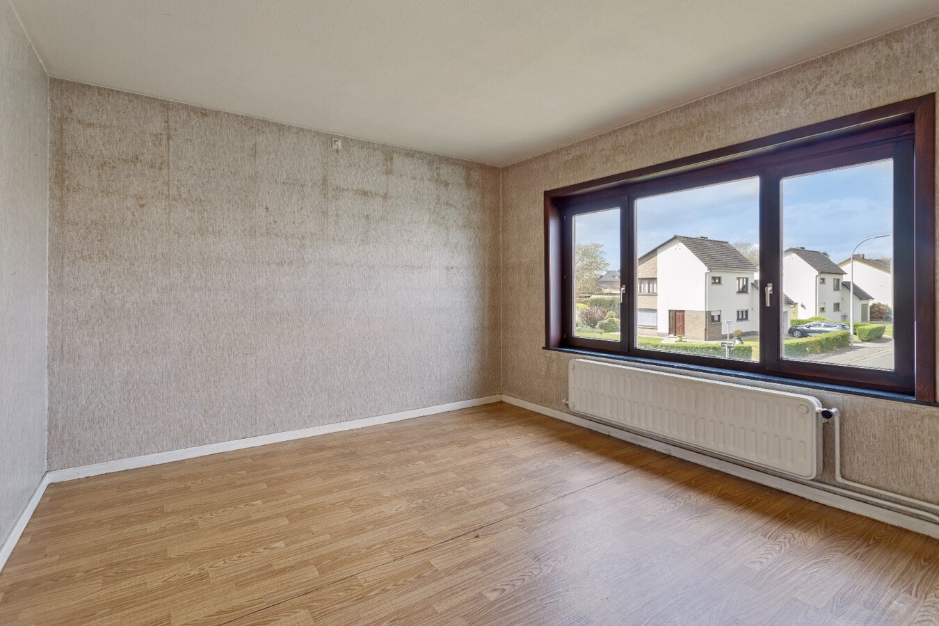 Te renoveren gezinswoning met 3 slpk in een gezellige wijk 