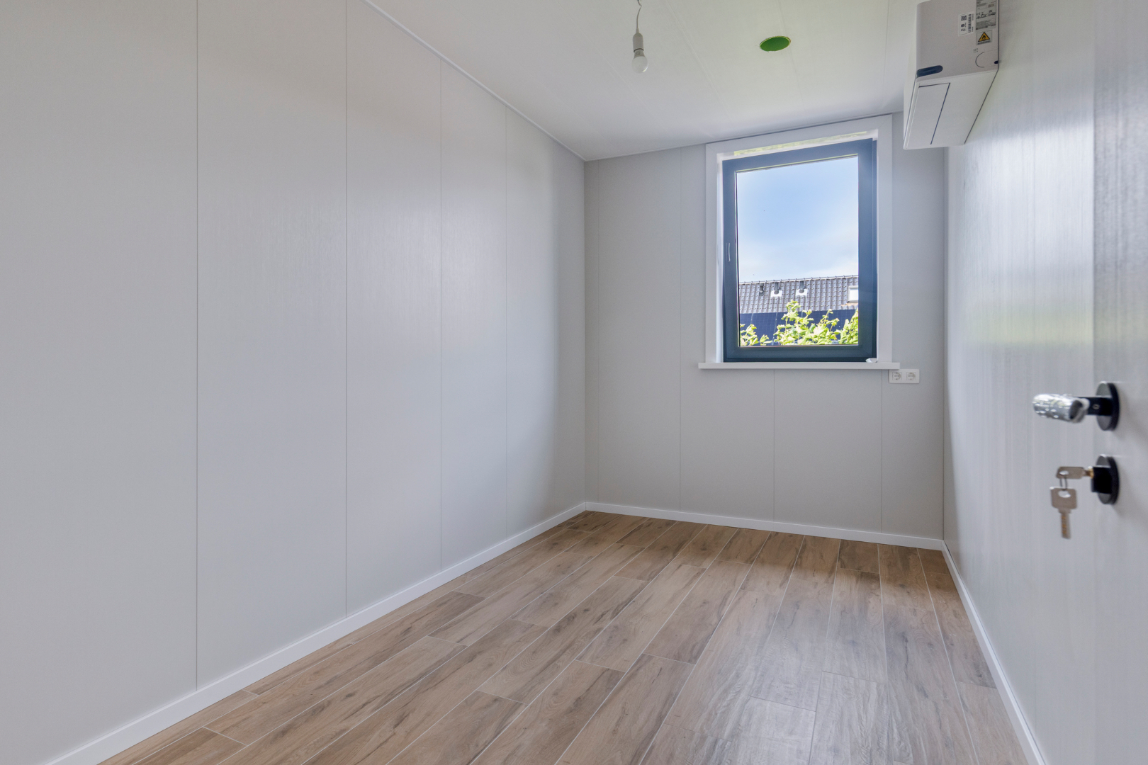 Heikant (NL) – Moderne vrijstaande woning met verrassend veel ruimte, energiezuinig comfort en mogelijkheden voor werken aan huis 