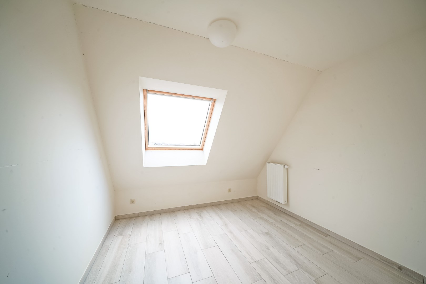 Ruim recent appartement met 4 slaapkamers en 2 badkamers. 