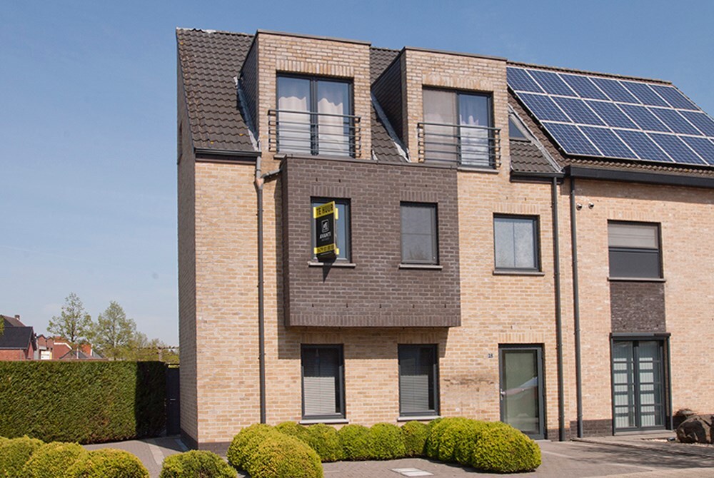 Instapklaar gelijkvloers - 2 slpks - ruim terras - parking 