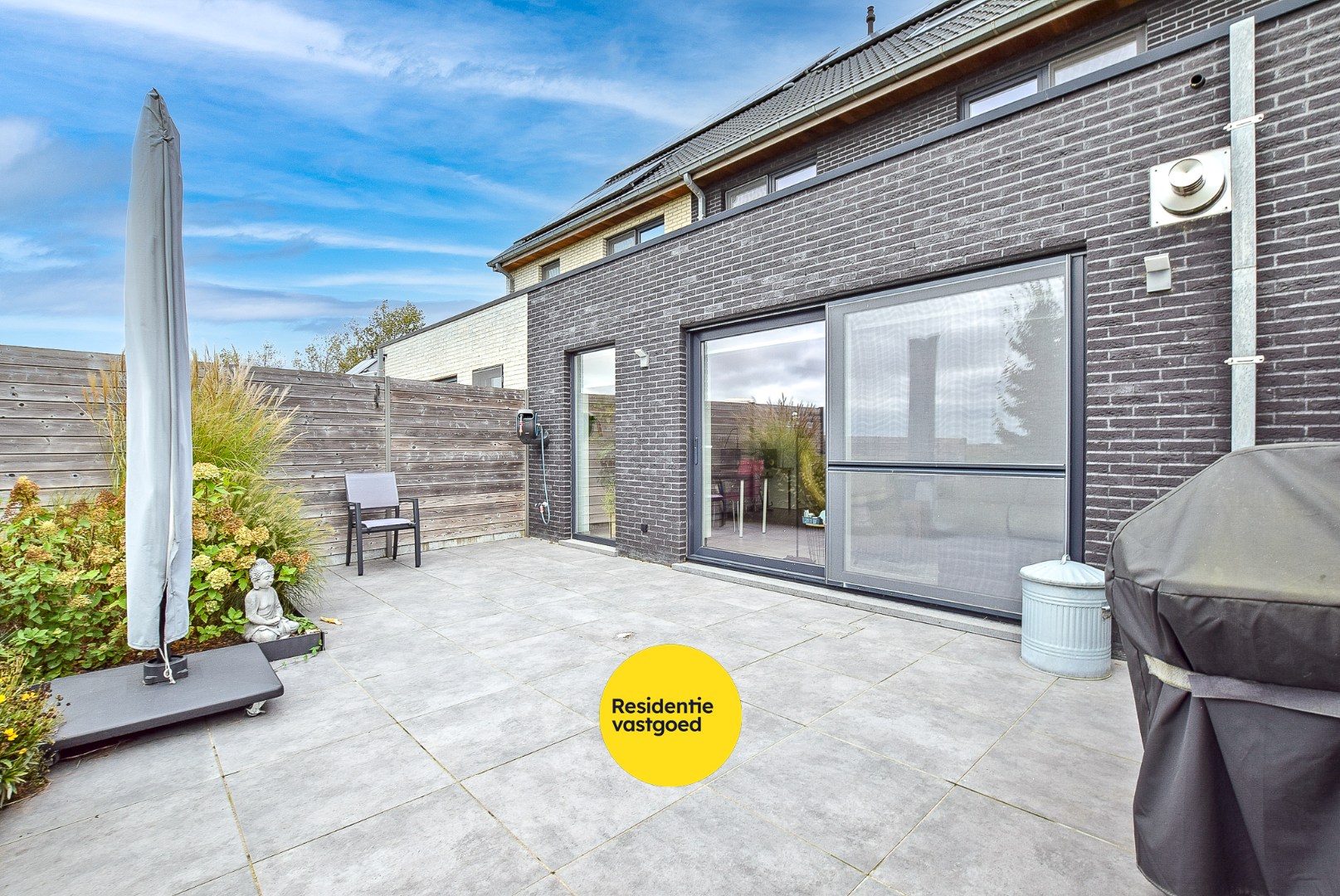 Moderne woning (2018) te Ramskapelle met 3 slaapkamers, garage en verzichten. 