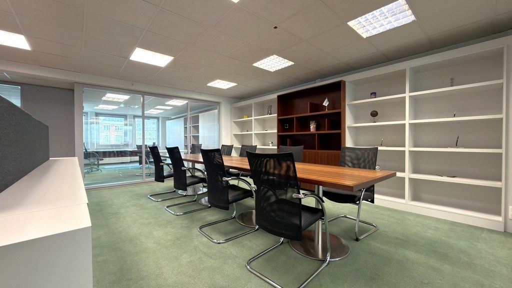 Ingedeelde kantoren te huur nabij station Antwerpen-Centraal